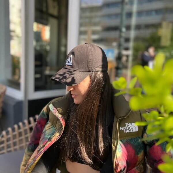 Gorra 6 paneles Negra Logotipo